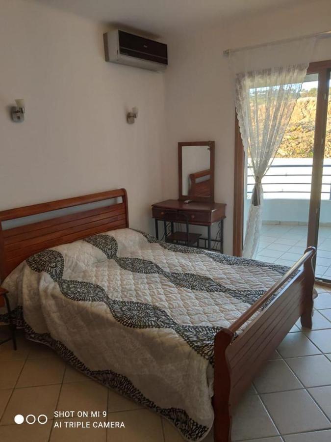 Studio Avec Piscine Et Wifi A Cabonegro Cabo Negro Kültér fotó