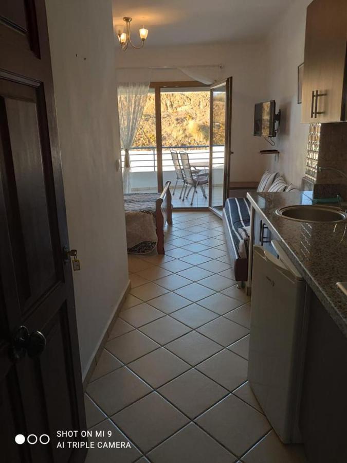 Studio Avec Piscine Et Wifi A Cabonegro Cabo Negro Kültér fotó